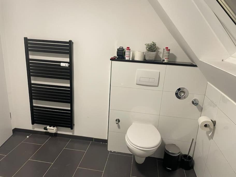 Moderne Ferienwohnung In Gelsenkirchen-Schalke Fuer 1 Bis 7 Personen Mit Terrasse, Ideal Fuer Gruppen & Stadionbesuche Exterior foto