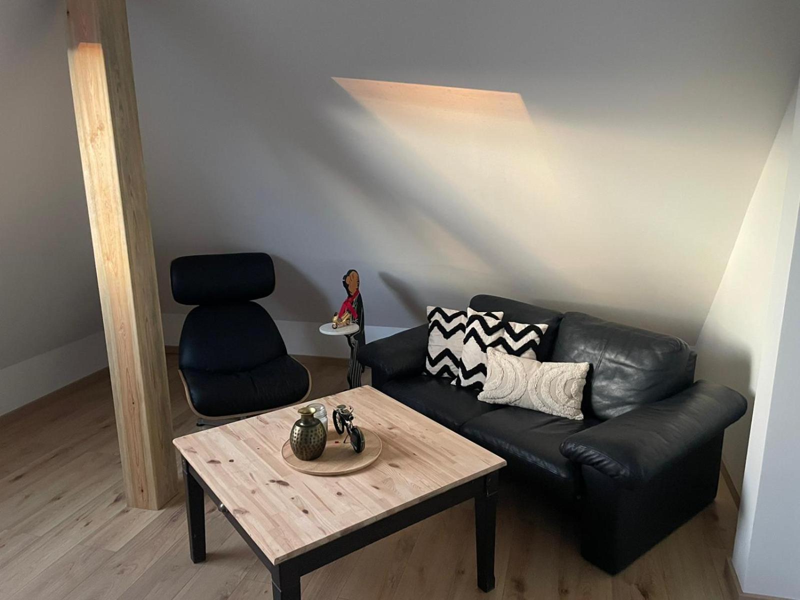 Moderne Ferienwohnung In Gelsenkirchen-Schalke Fuer 1 Bis 7 Personen Mit Terrasse, Ideal Fuer Gruppen & Stadionbesuche Exterior foto